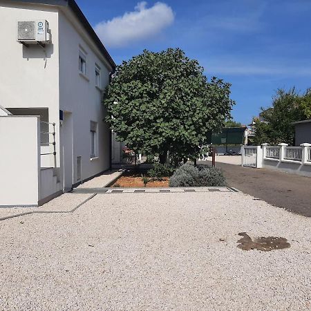 Apartman Bunaric Vir Exteriör bild