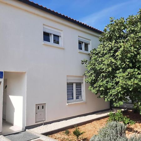 Apartman Bunaric Vir Exteriör bild