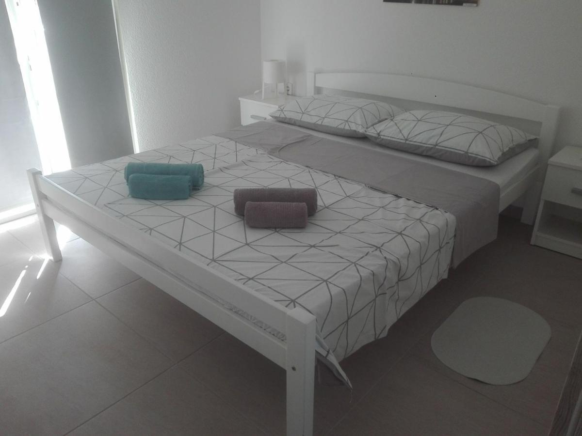 Apartman Bunaric Vir Exteriör bild