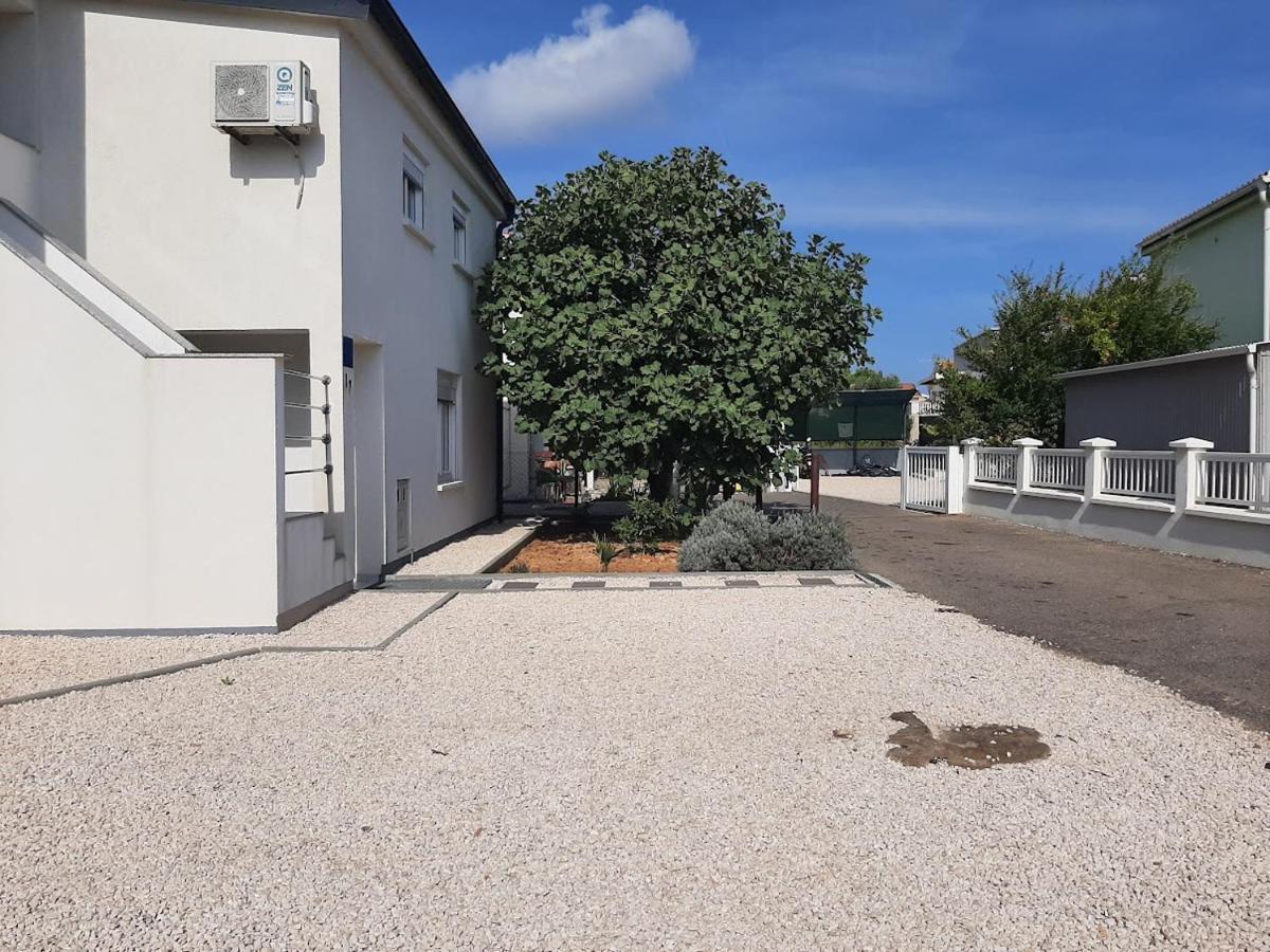 Apartman Bunaric Vir Exteriör bild