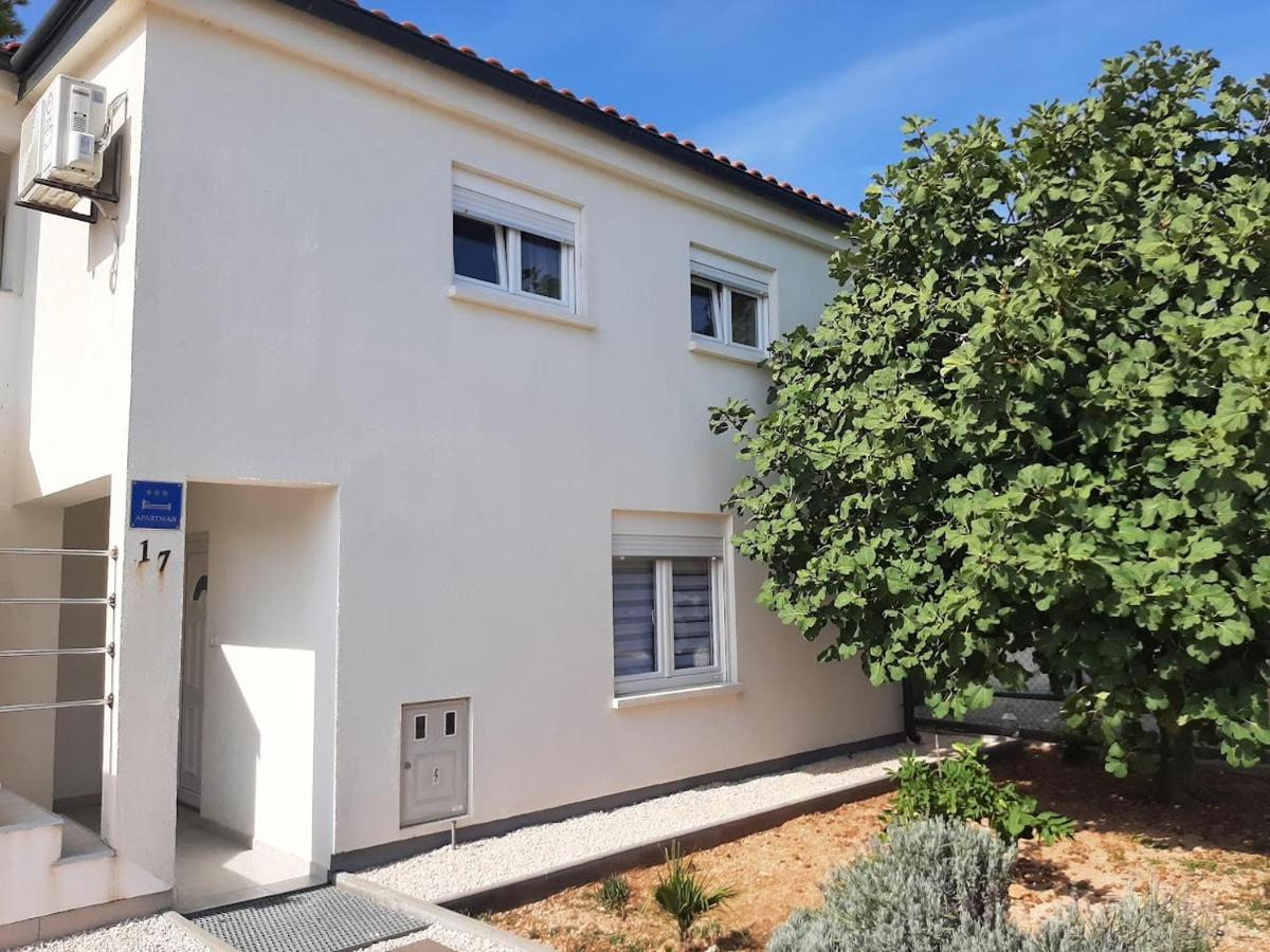 Apartman Bunaric Vir Exteriör bild