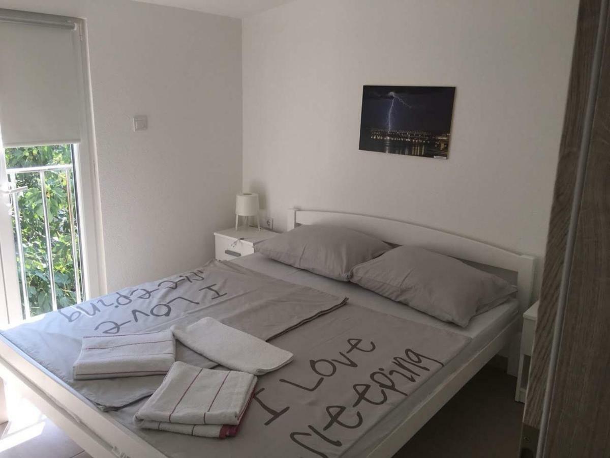 Apartman Bunaric Vir Exteriör bild