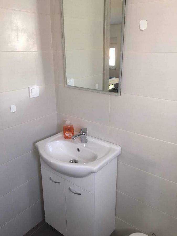 Apartman Bunaric Vir Exteriör bild