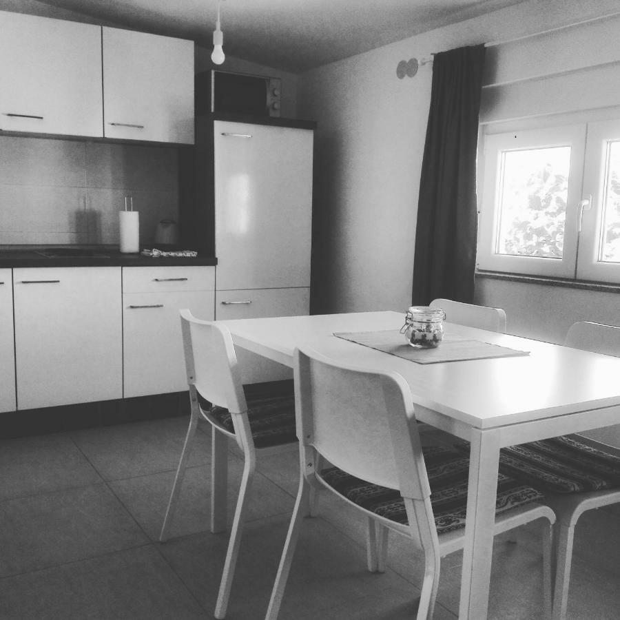 Apartman Bunaric Vir Exteriör bild